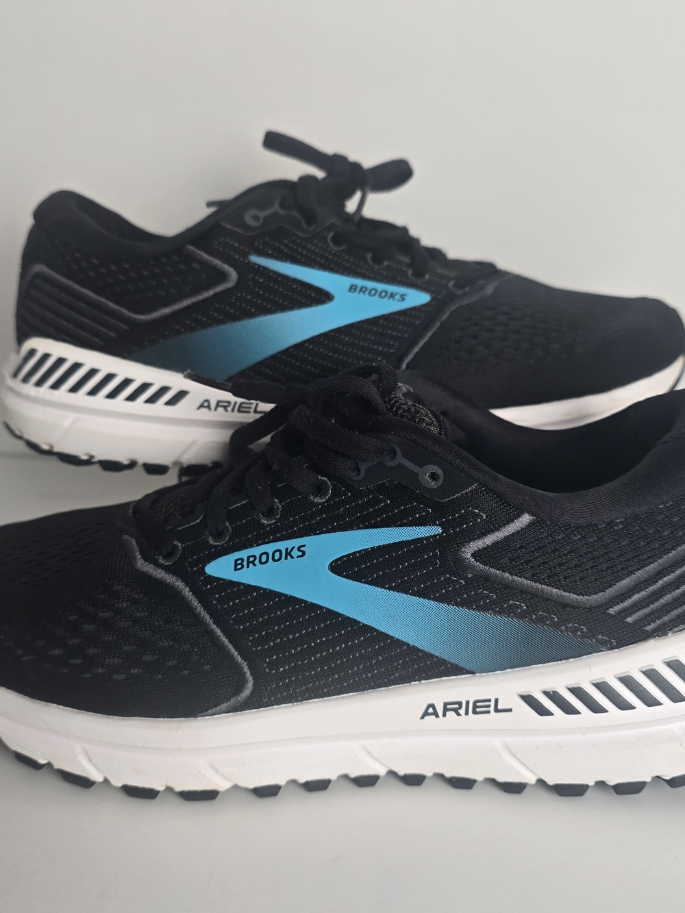 Brooks Women's Ariel Running Shoes - Black with Teal Accent